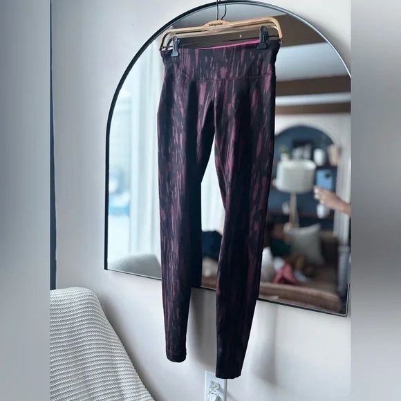 LULU LEMON | winder under high rise tight | size 6 - Picture 3 of 6